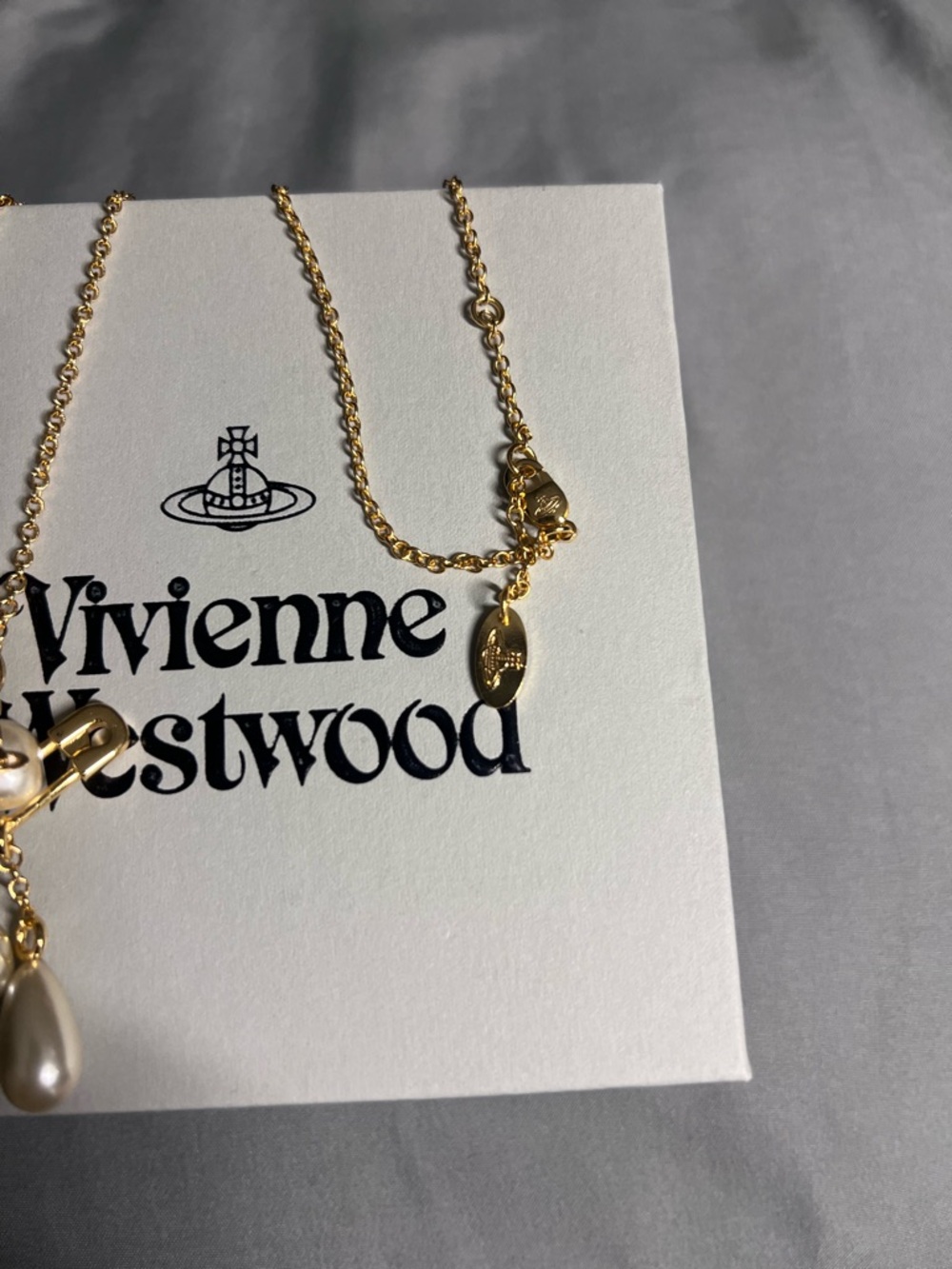 Vivienne Westwood Claude Small Gold-tone Pearl Teardrops Necklace - Picture 4 of 9